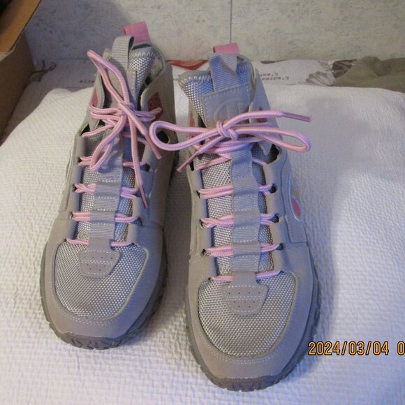 Champion Youth Tank Grid Lines Boots Size 6.5Y - Picture 1 of 9